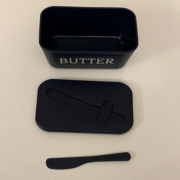 Never Used Butter Dish with Lid/Knife Navy Blue Plastic Food Storage Container - Picture 3 of 3